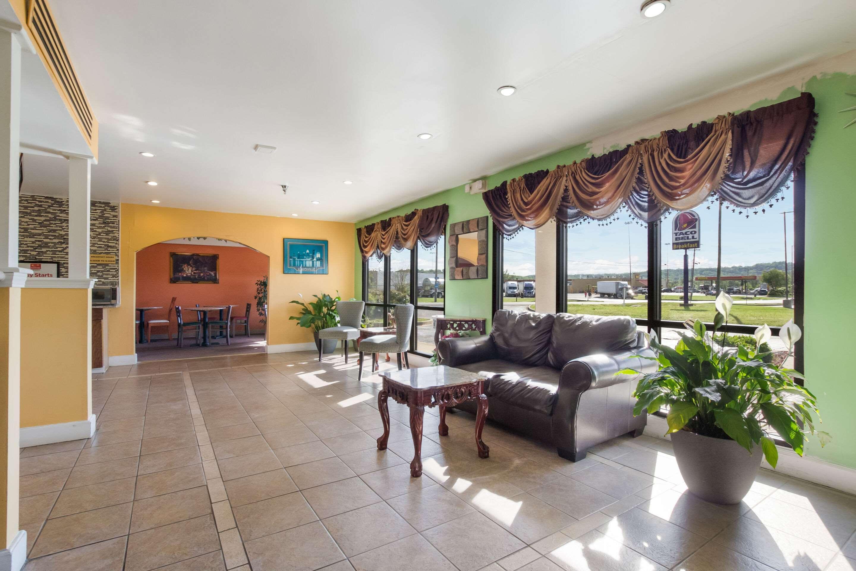 Econo Lodge Inn & Suites I-65 Brooks Εξωτερικό φωτογραφία